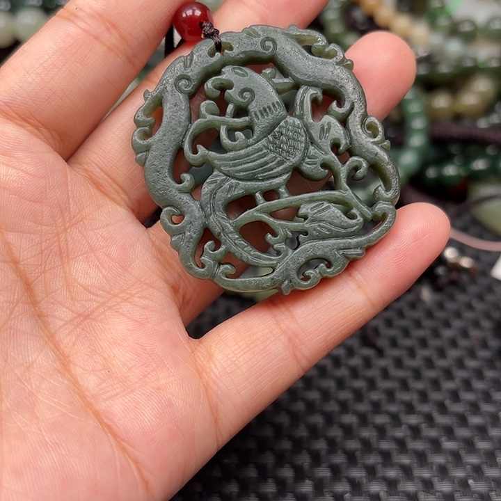 颈饰未镶嵌和田玉