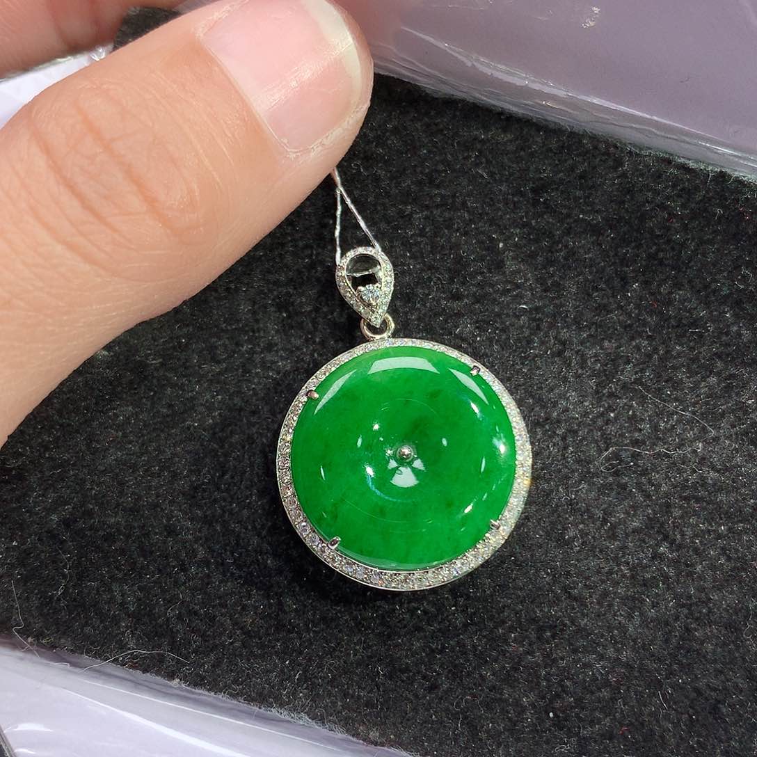 翡翠吊坠(赠链)18K金镶嵌