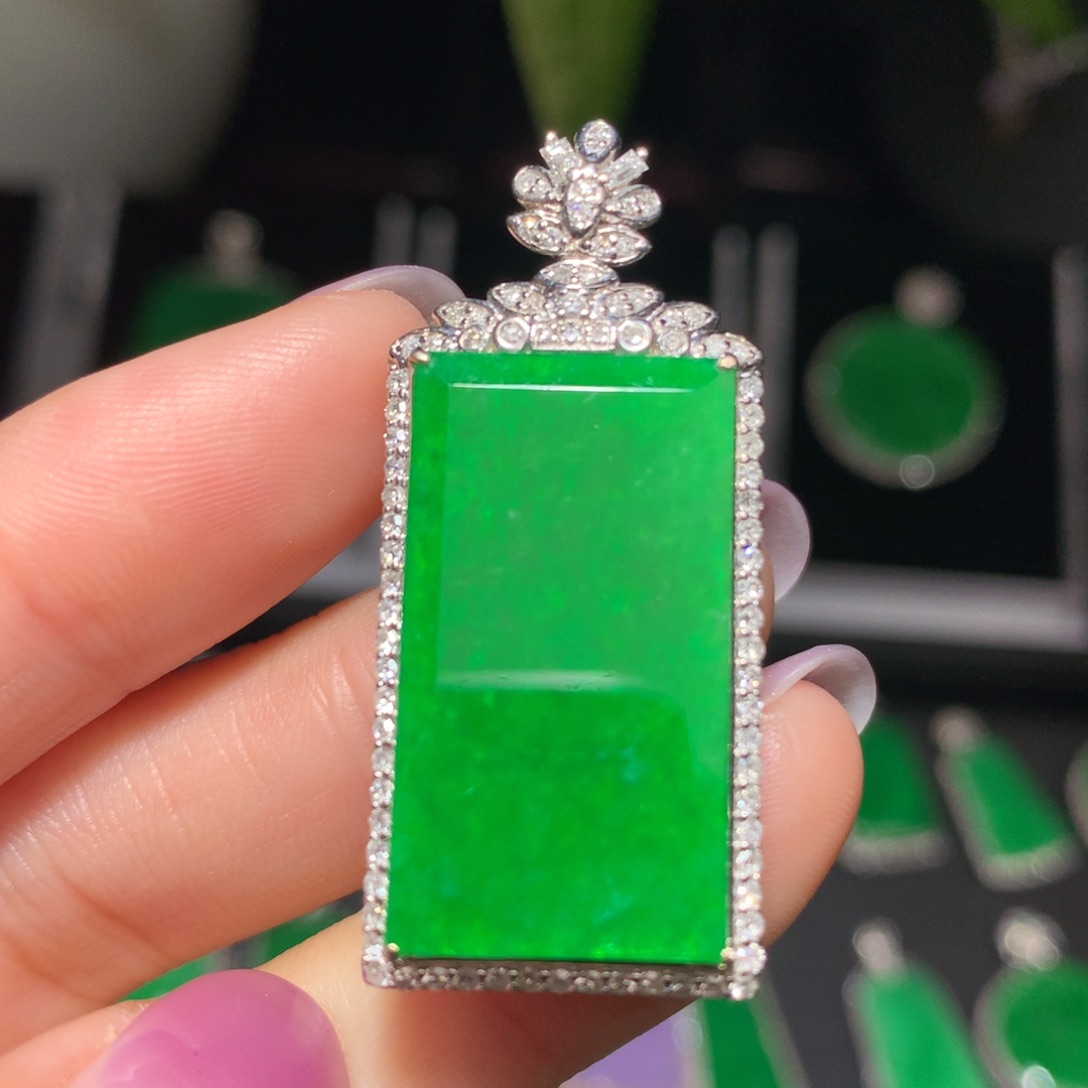 翡翠颈饰18K金镶嵌翡翠