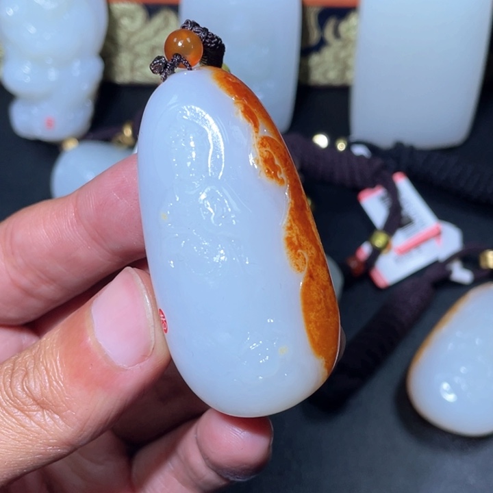 红***雷和田玉未镶嵌颈饰