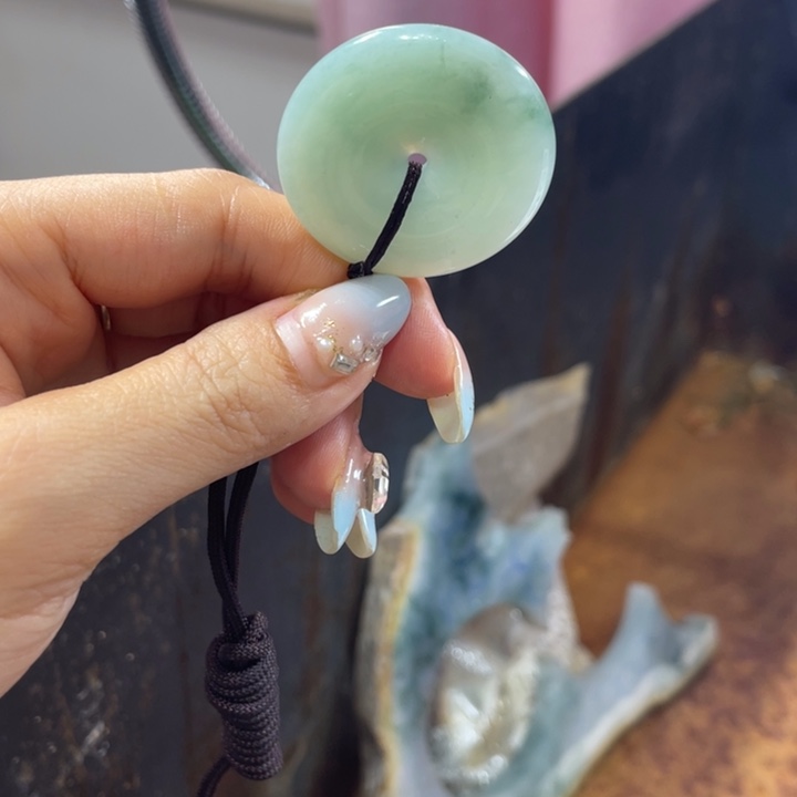 向***看定制翡翠未镶嵌边角料