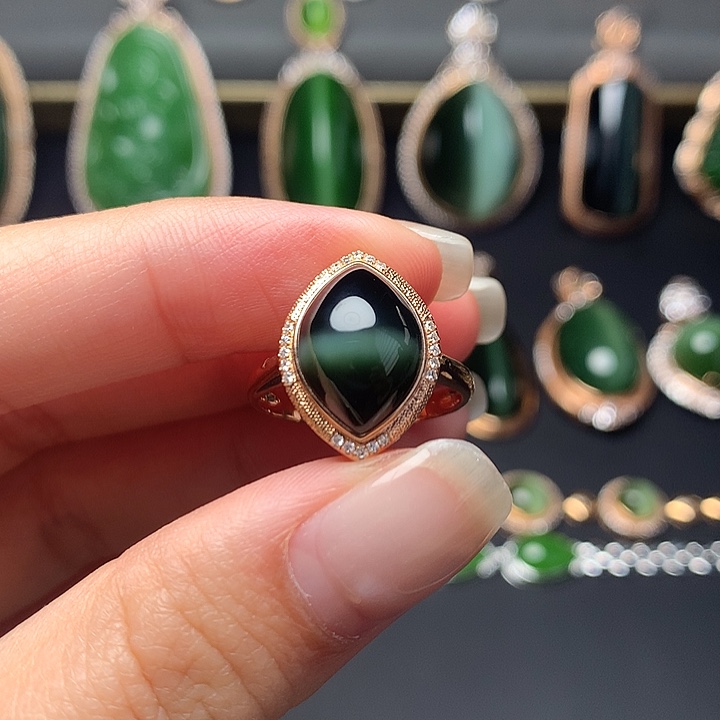 和田玉18K金镶嵌戒指