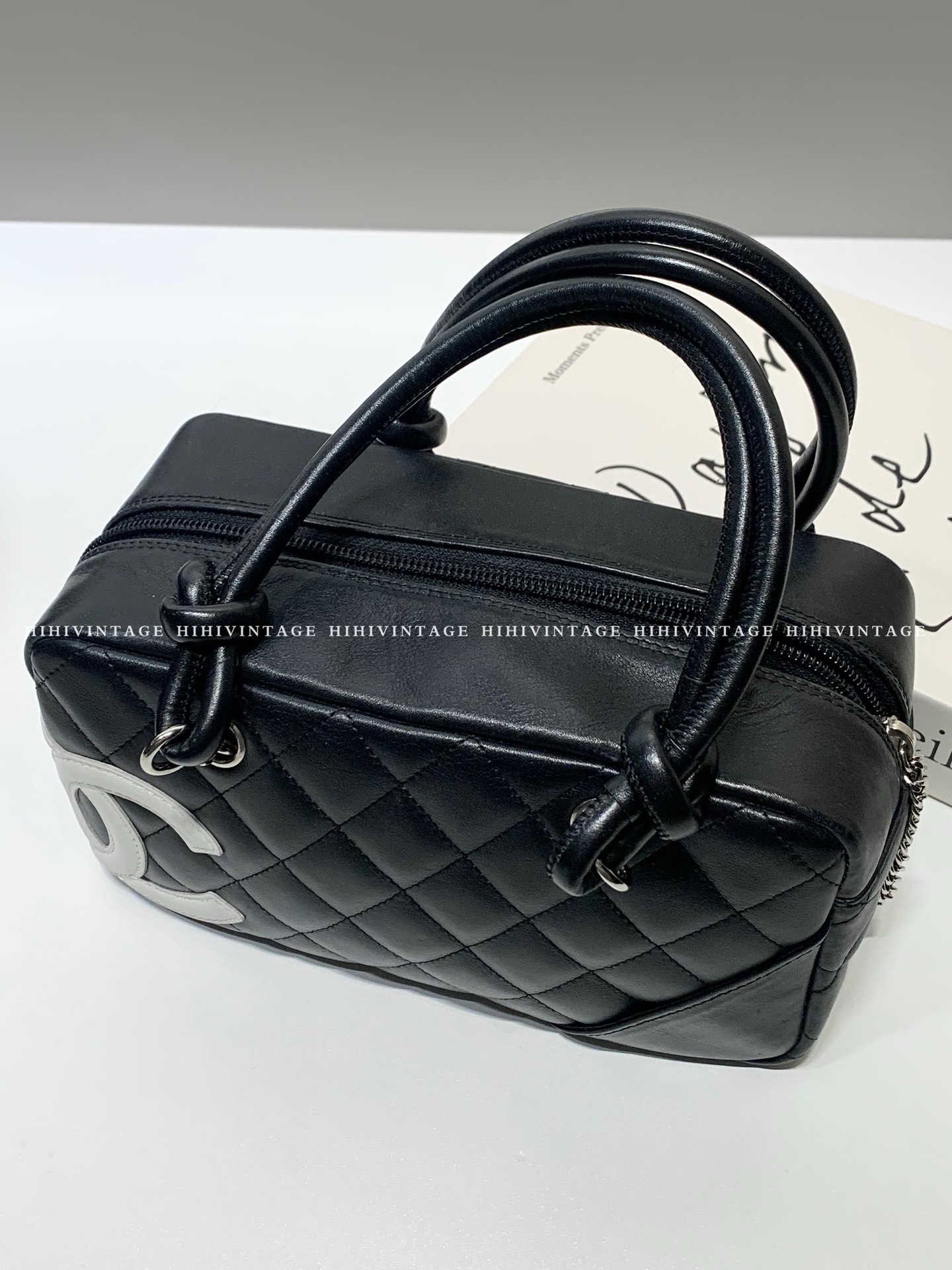 95新 Chanel/香奈儿 HIHI/黑白康鹏枕头包 8开11916376