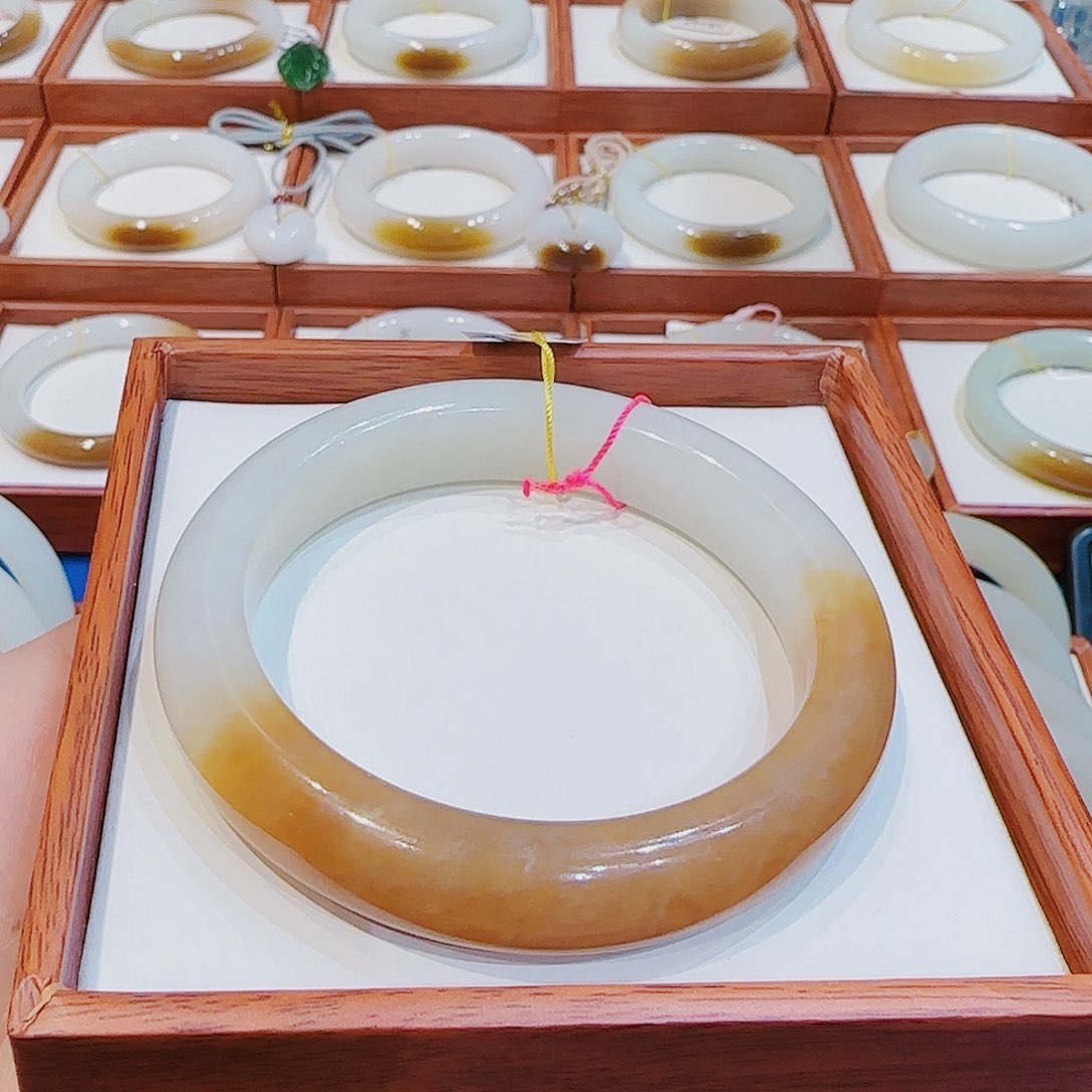 和田玉手镯未镶嵌糖白58