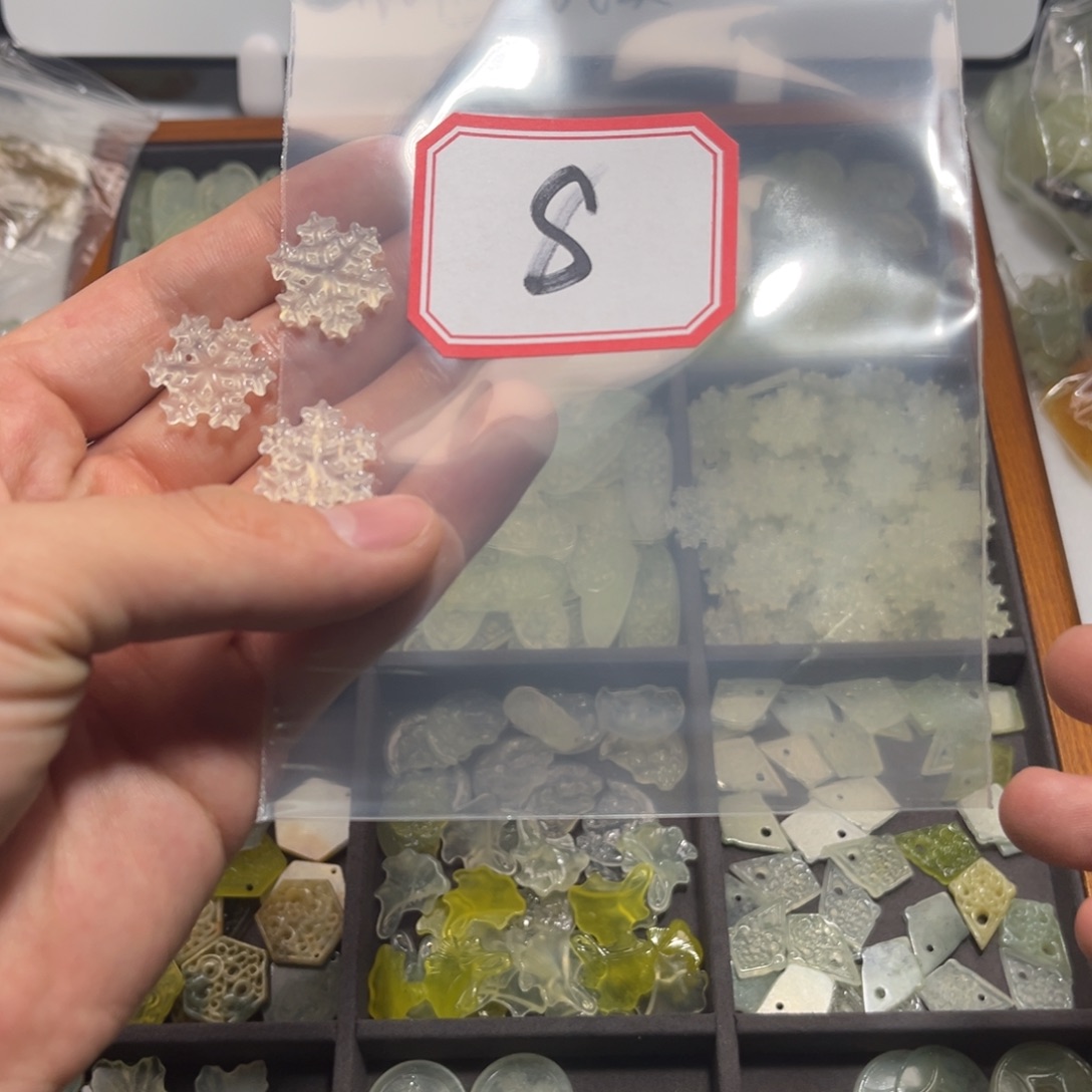 柒***制蛇纹石玉合金颈饰