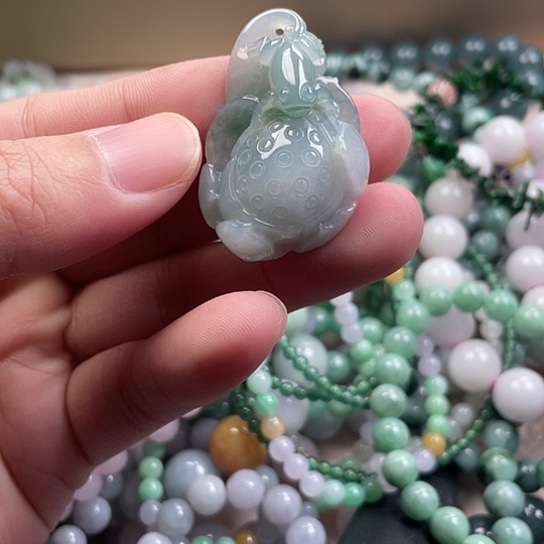 翡翠未镶嵌颈饰66