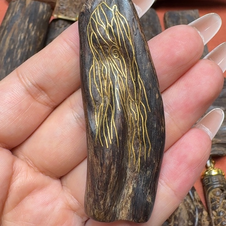 大叶紫檀（黑酸枝木类）