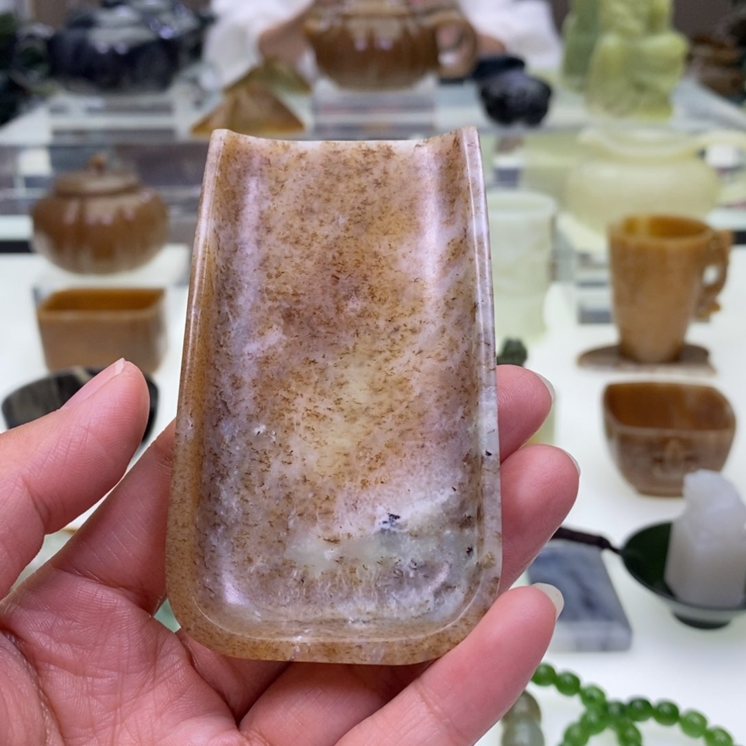 和田玉茶荷足铂镶嵌