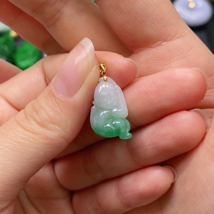 翡翠颈饰未镶嵌吊坠