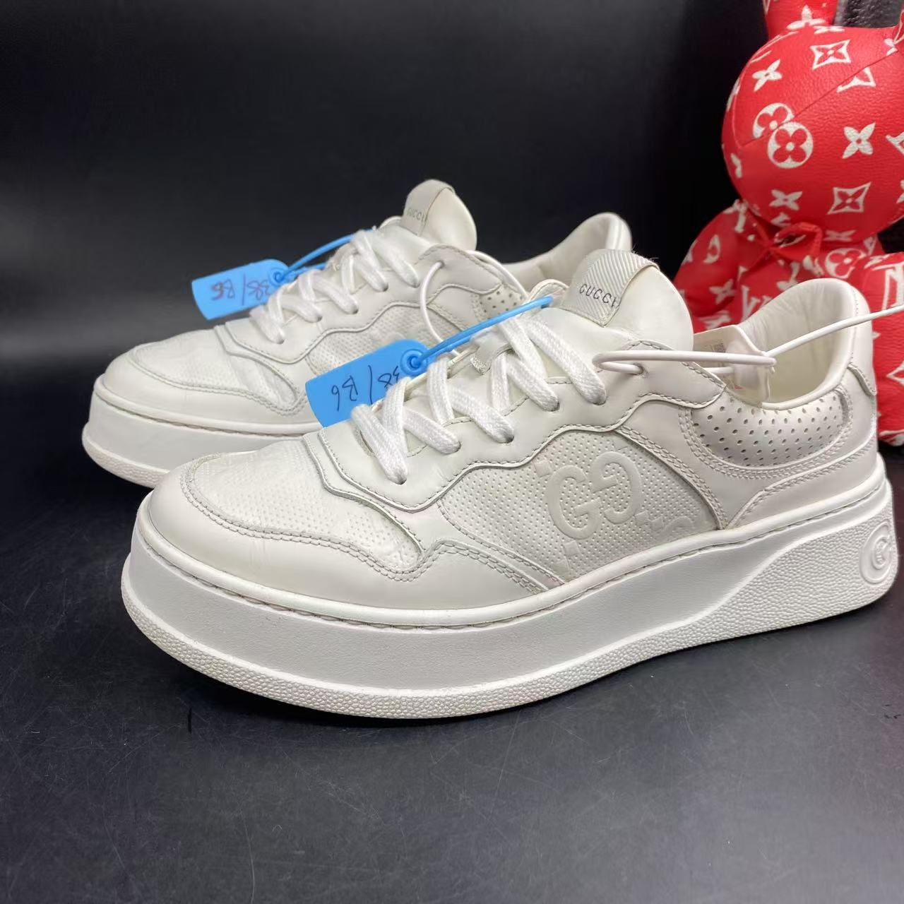 95新 GUCCI/古驰 白色百搭潮流压印时尚饼干鞋38欧码olas132