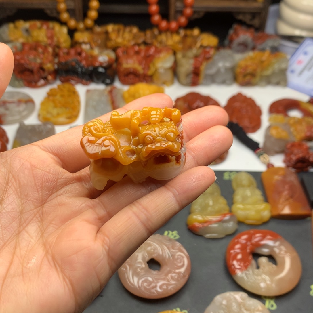 石英质玉（黄龙玉）挂件未镶嵌