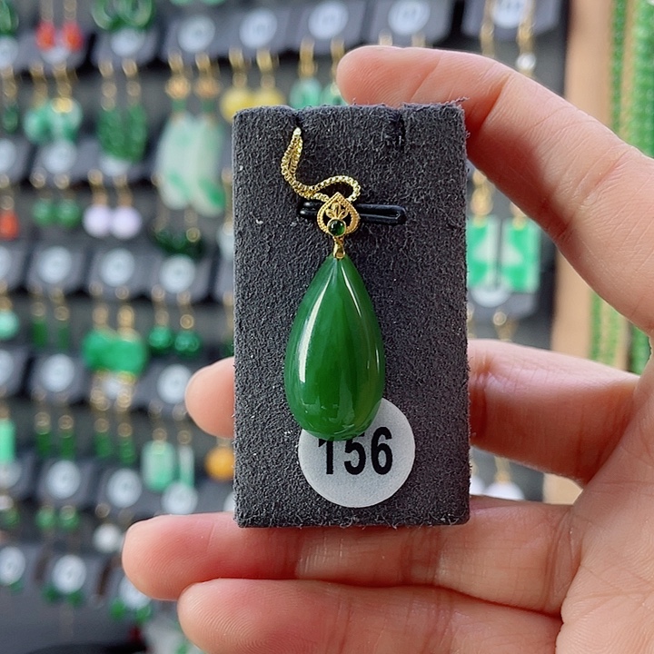 颈饰18K金镶嵌和田玉