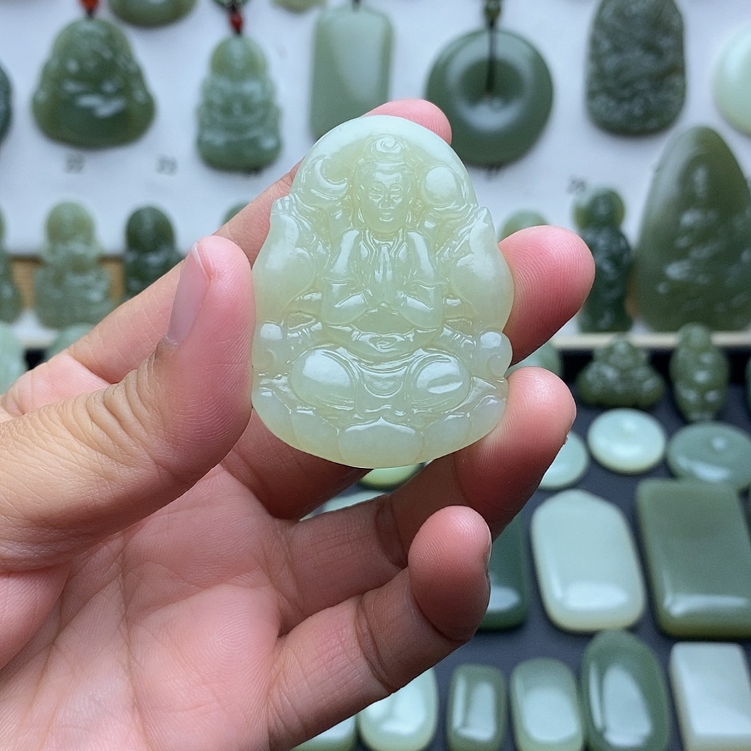 沉***金和田玉未镶嵌颈饰