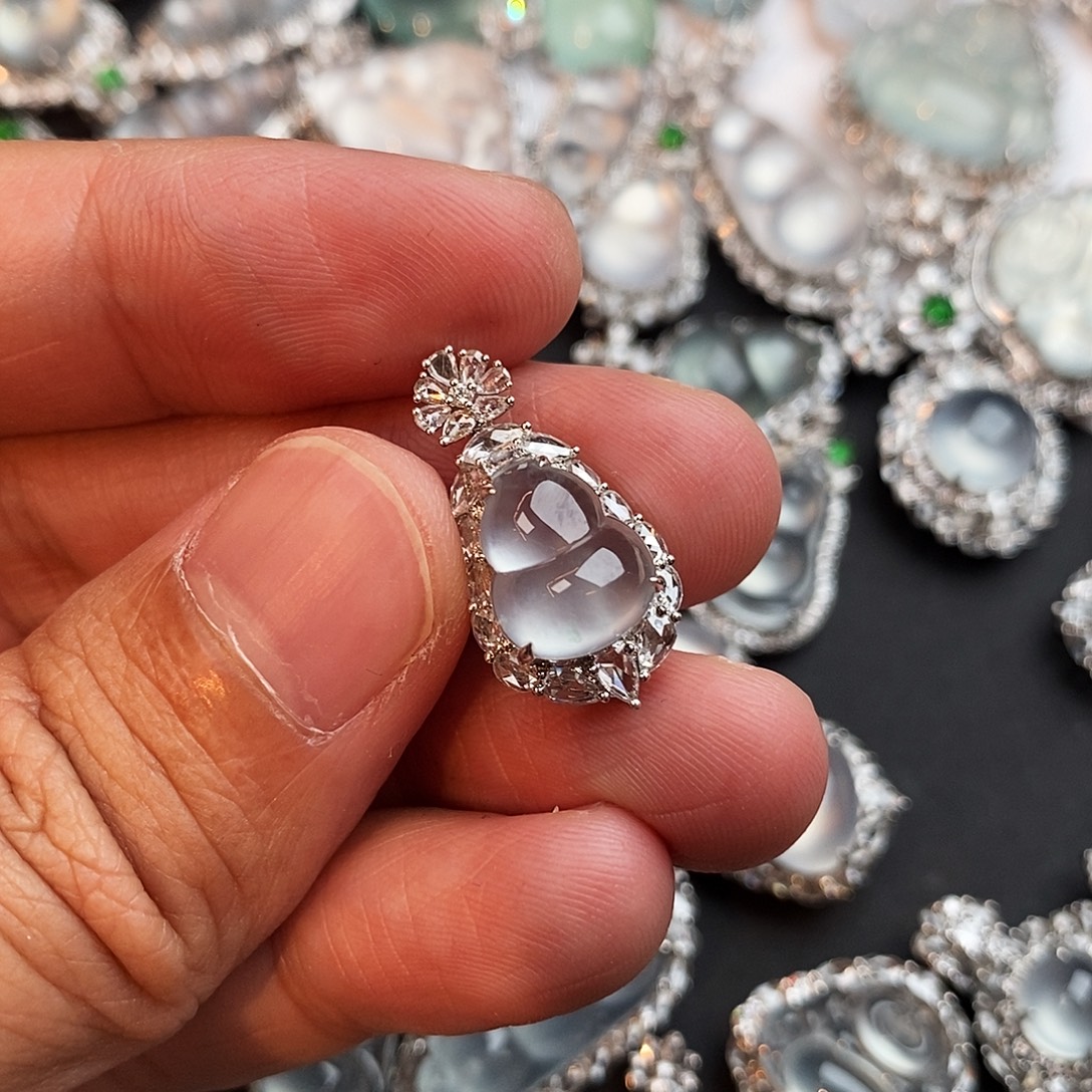 翡翠18K金镶嵌颈饰