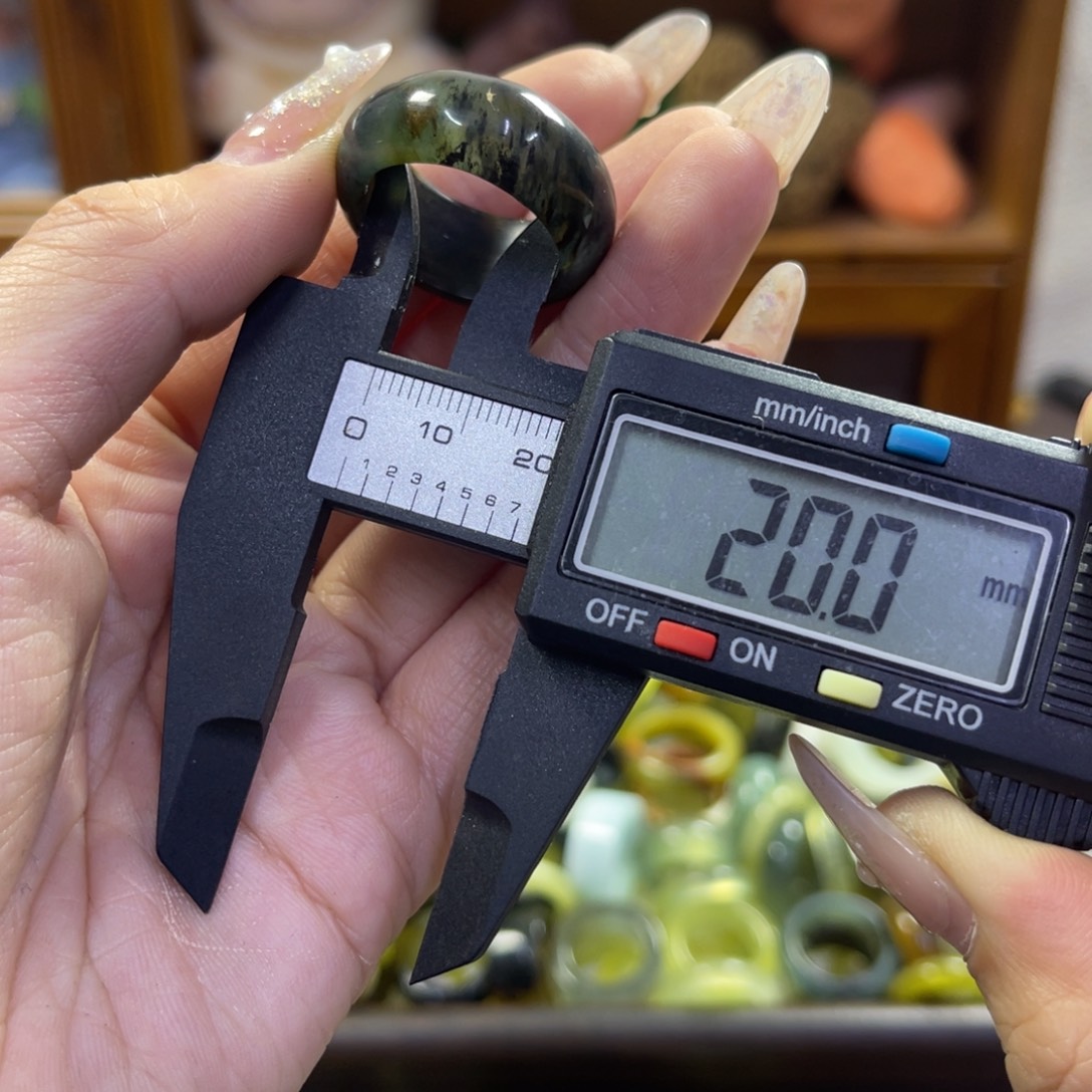 蛇纹石玉未镶嵌手镯瑕疵156