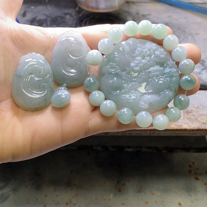 乌***运翡翠裸石觅羽珠宝