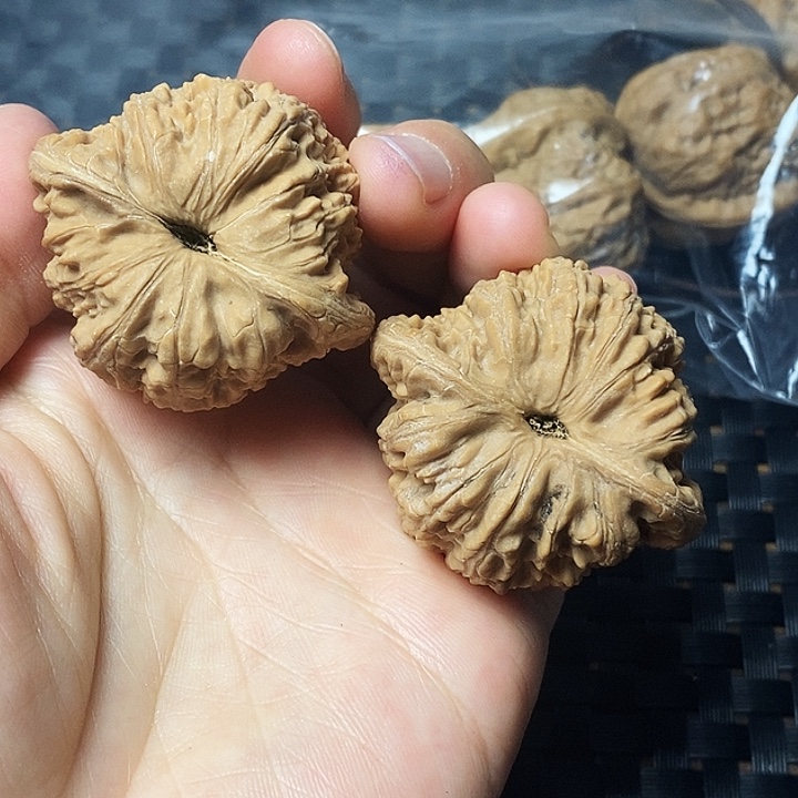 吊坠文玩核桃绣球