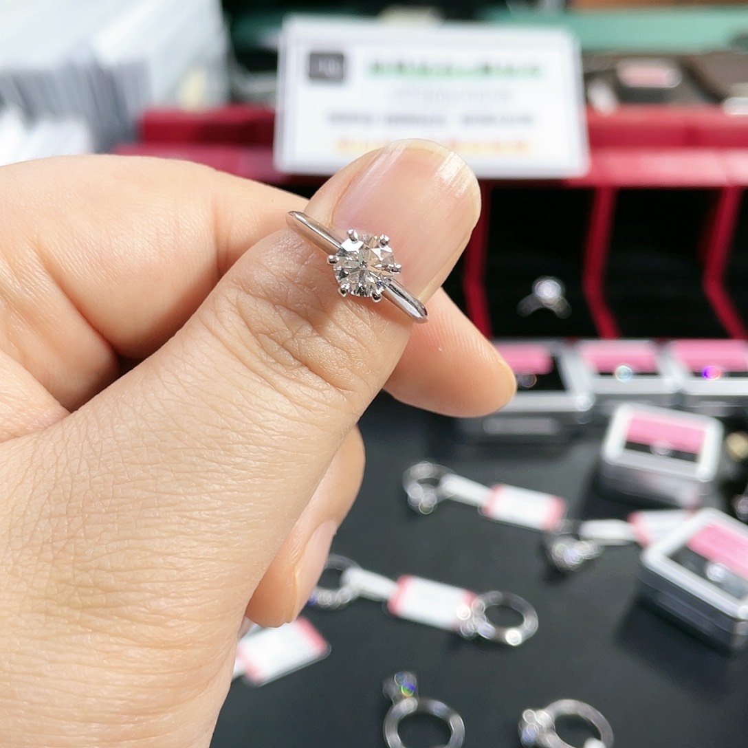 实验室培育钻石手饰铂Pt950镶嵌六爪定制