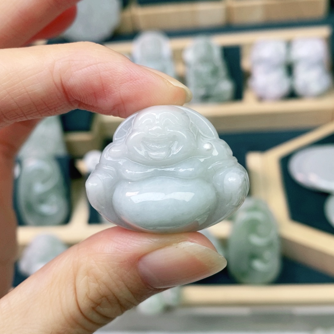 颈饰未镶嵌翡翠佛公（包容心）
