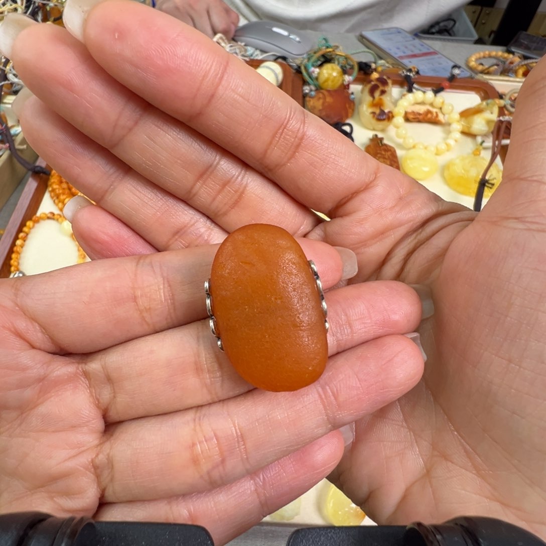 蜜蜡裸石未镶嵌蜜蜡