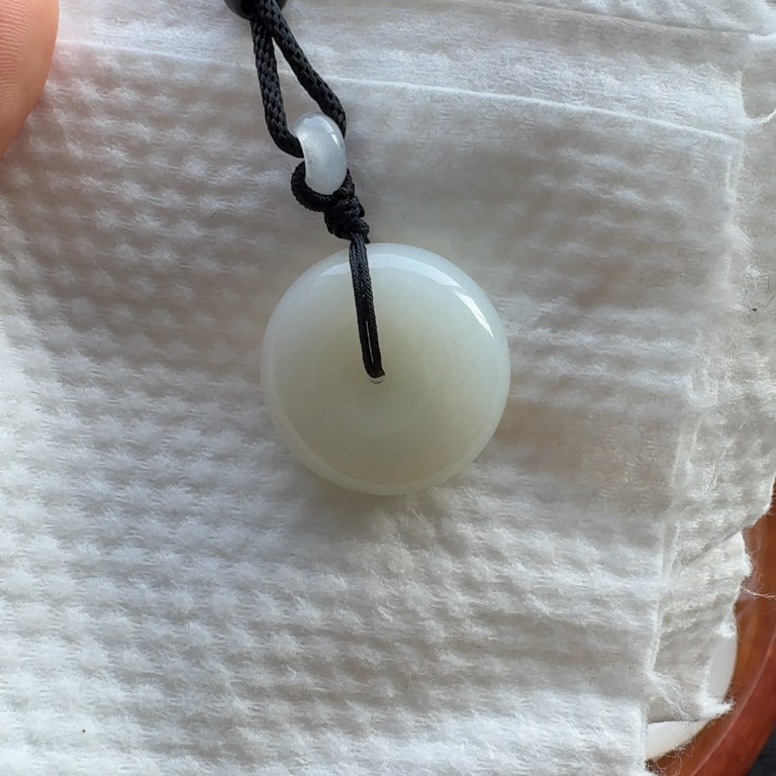 和田玉（糖玉）未镶嵌颈饰皮**嘟