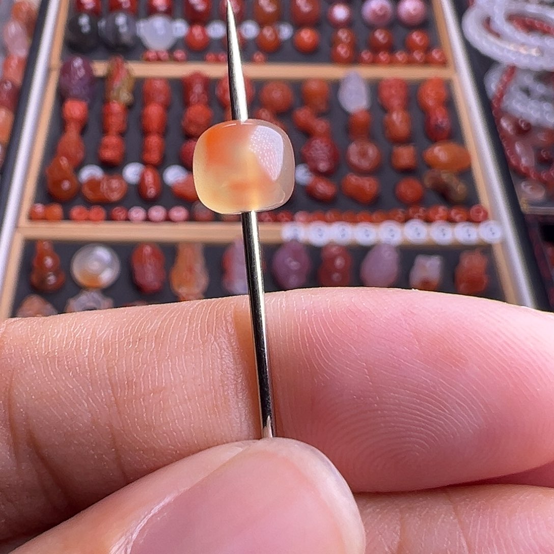未镶嵌南红玛瑙珠宝奇石鸡油黄飘红老型珠7.1mm