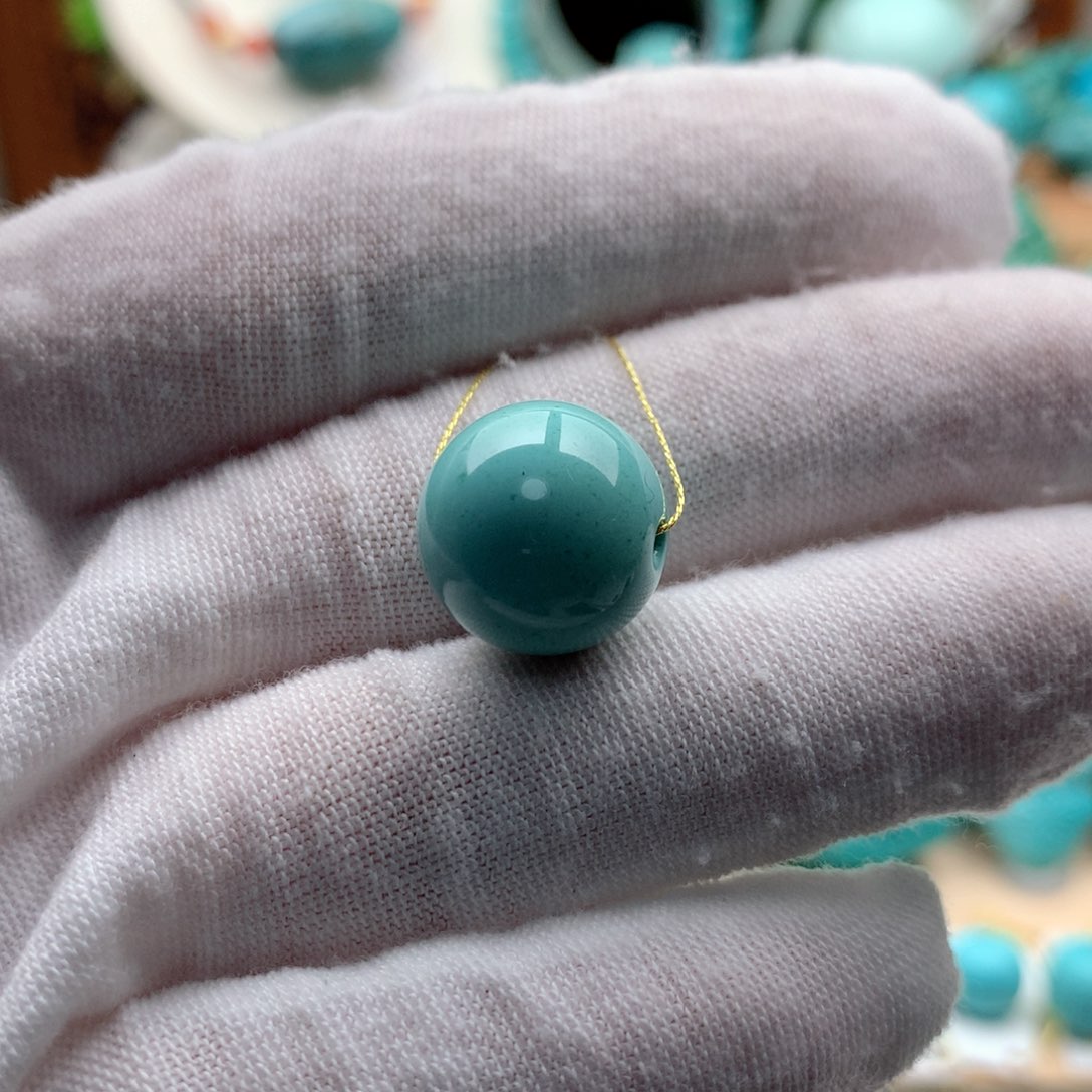 绿松石颈饰未镶嵌小***?