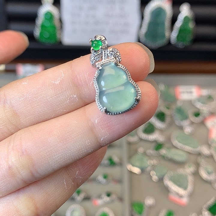 翡翠未镶嵌颈饰吊坠