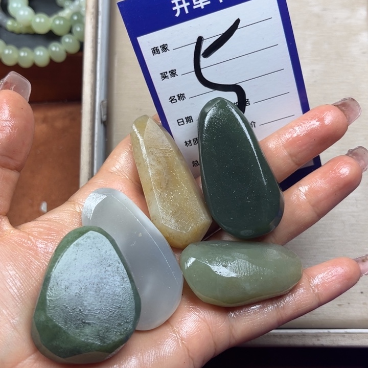 和田玉未镶嵌珠宝奇石