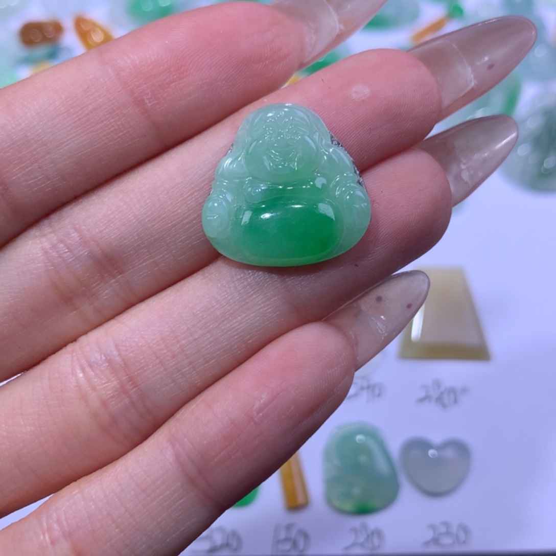 翡翠未镶嵌颈饰佛公