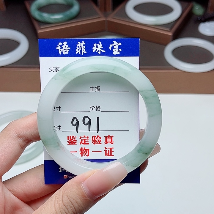 丫***呀石英岩玉手镯未镶嵌