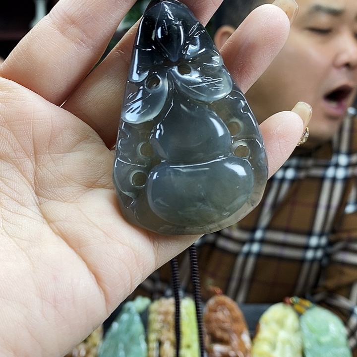 蛇纹石玉吊坠未镶嵌