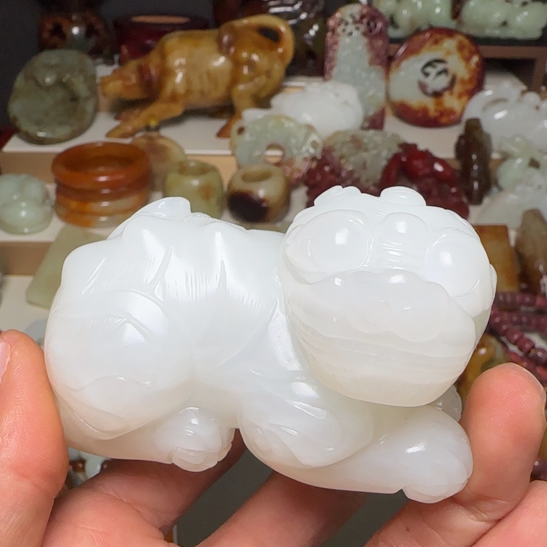 秋***莲和田玉未镶嵌颈饰