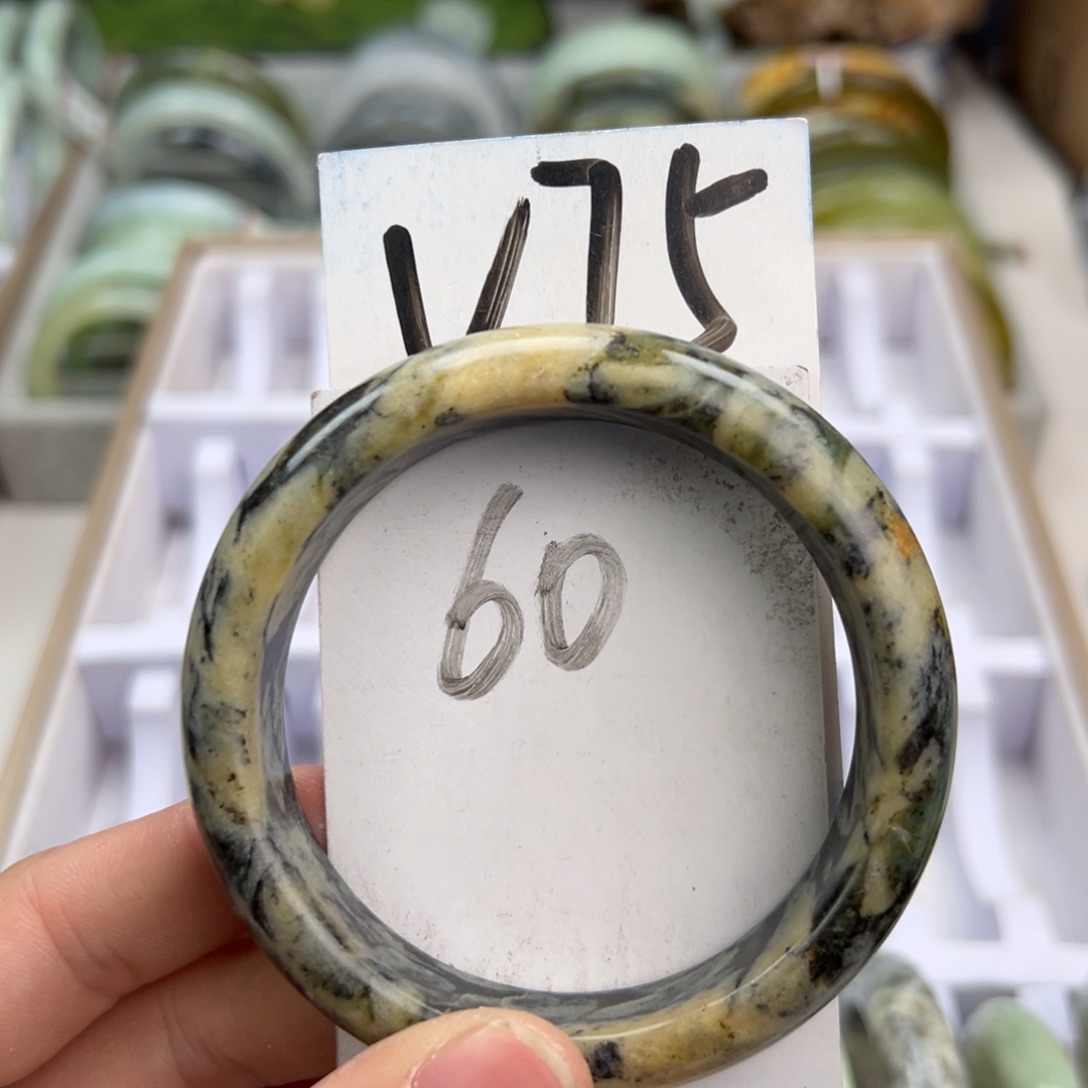 岫玉手镯未镶嵌天然岫玉微瑕