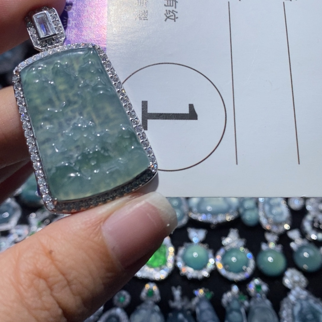 翡翠未镶嵌颈饰翡翠