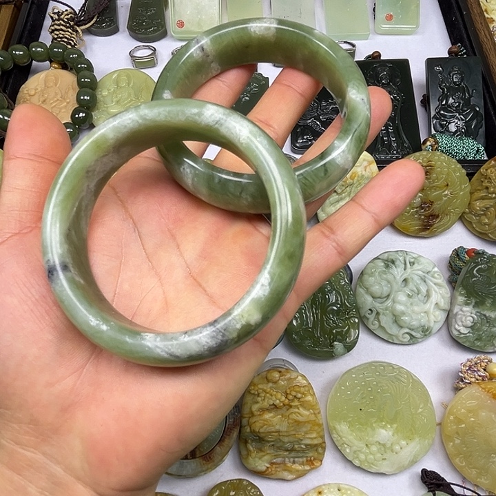 岫玉未镶嵌吊坠(赠链)