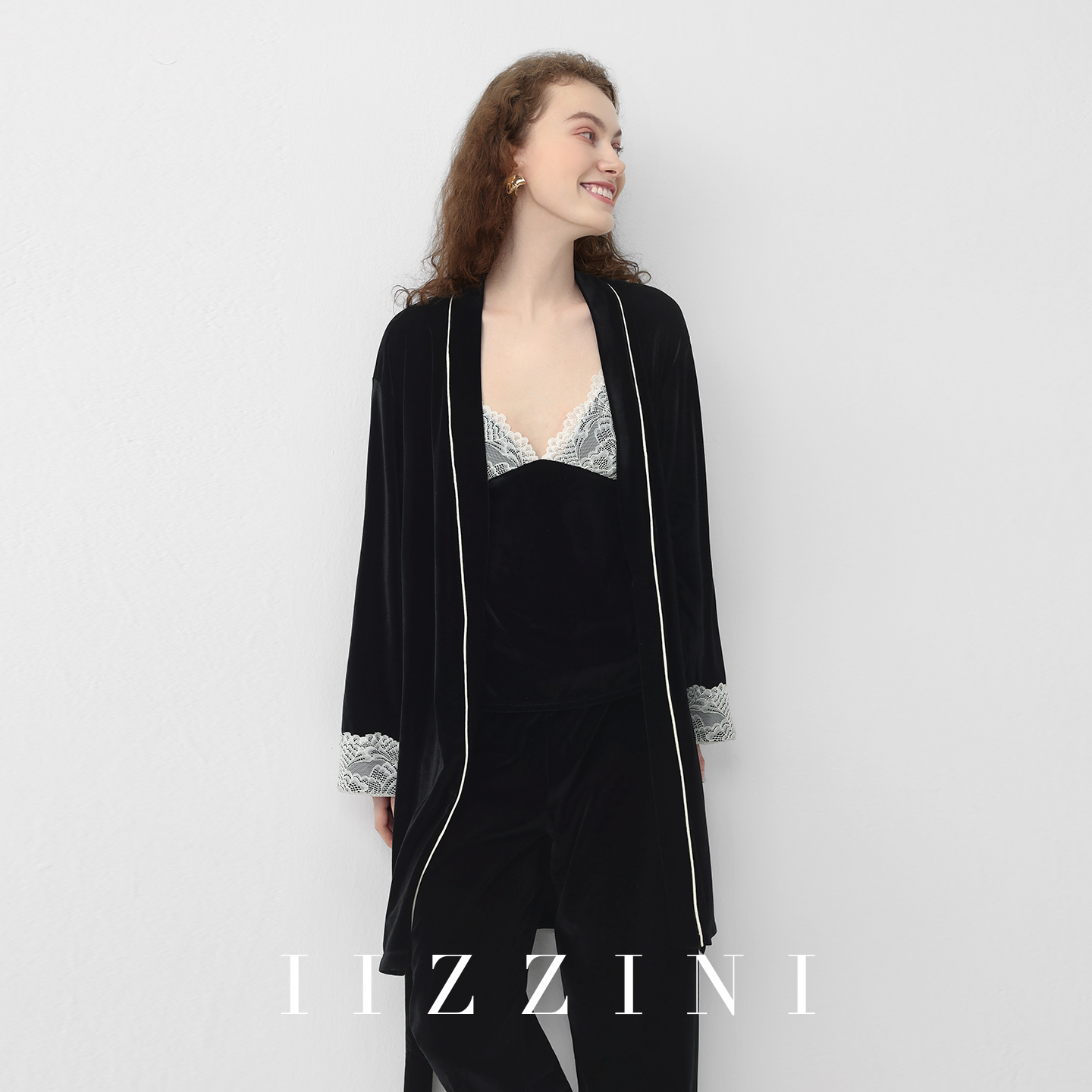 IIZZINI 睡衣女秋冬长袖金丝绒黑色撞色轻奢风高级感吊带3件套装
