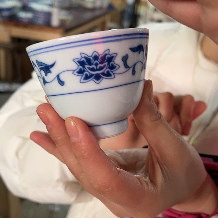 瓷片///景德镇陶瓷杯子。1个。