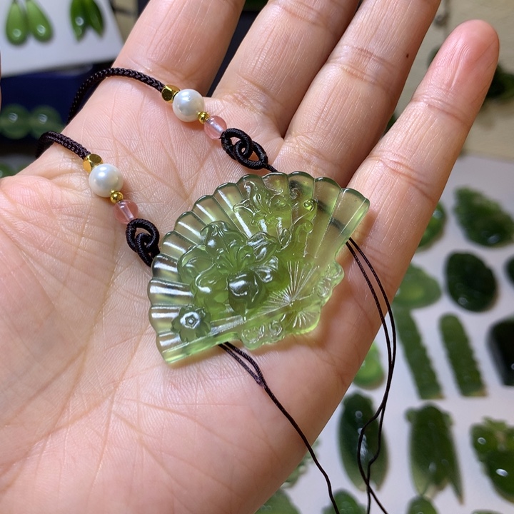 岫玉颈饰未镶嵌吊坠