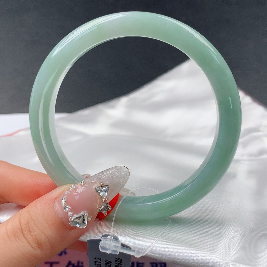 翡翠手镯未镶嵌0044正57