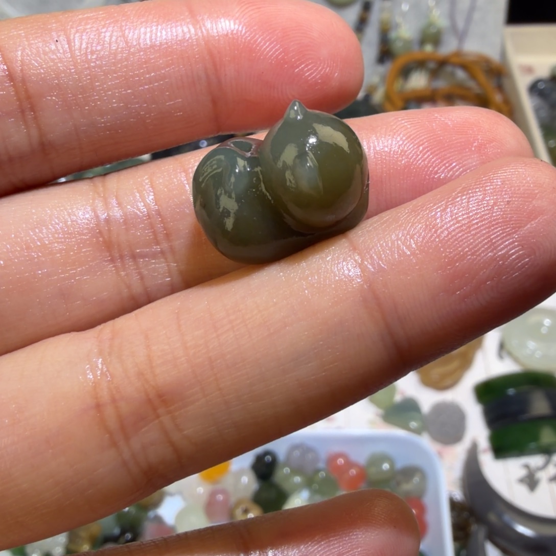 和田玉未镶嵌车挂