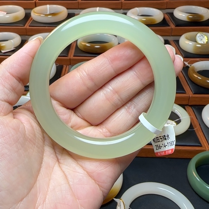 和田玉未镶嵌手镯