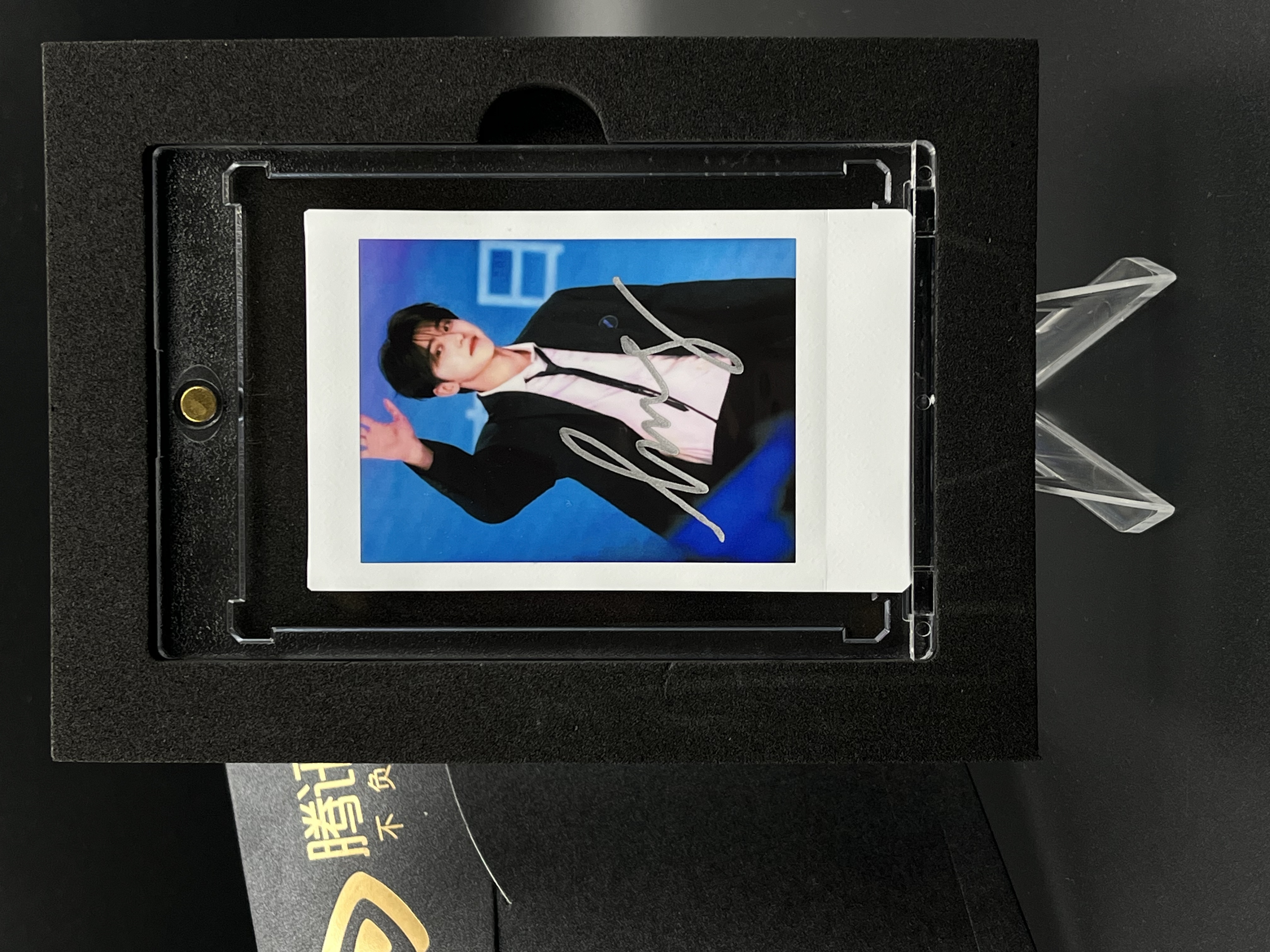 W834【蔡徐坤】三寸正品签名拍立得照片  白边