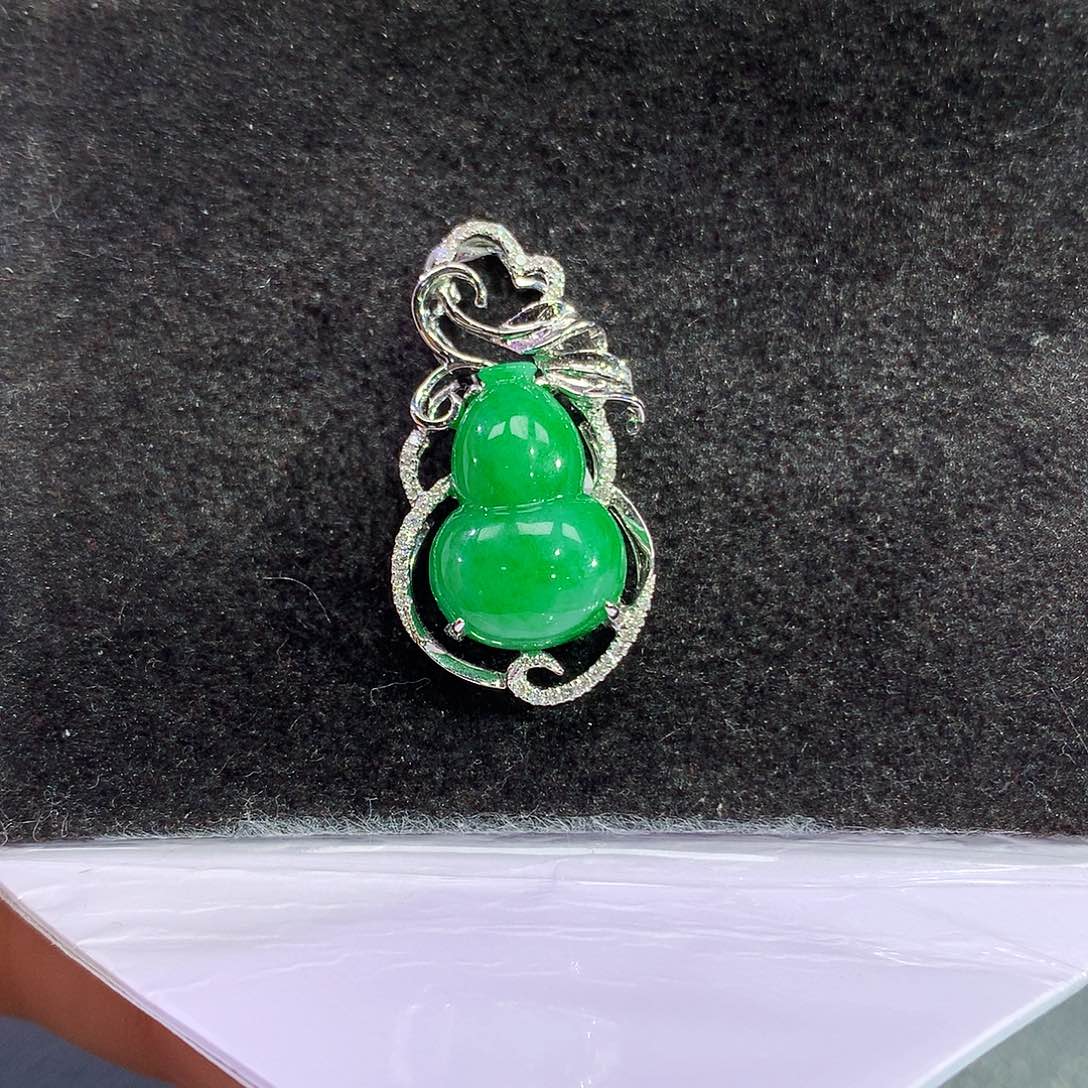 翡翠吊坠(赠链)18K金镶嵌