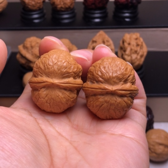 文玩核桃把件粗筋钢炮37