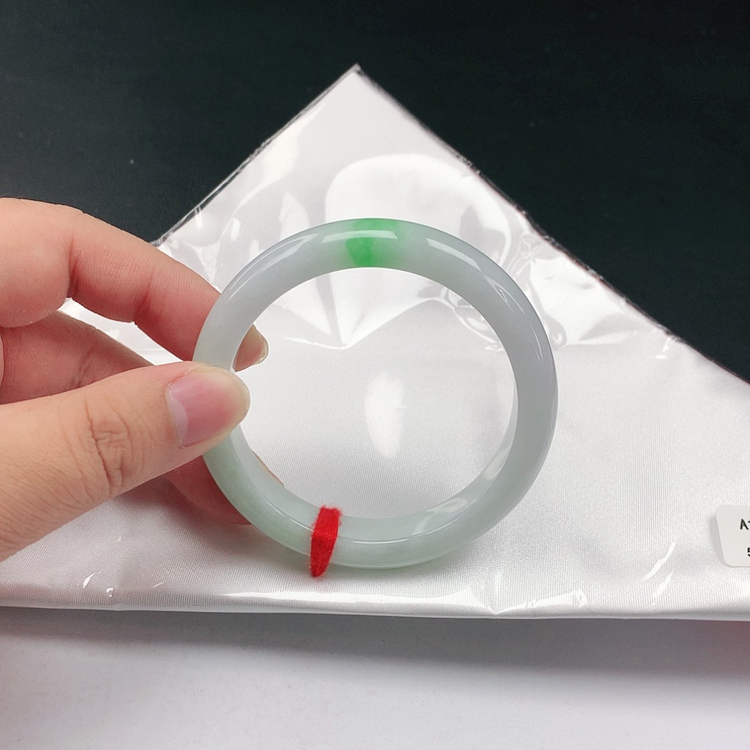 翡翠手镯未镶嵌翡翠247