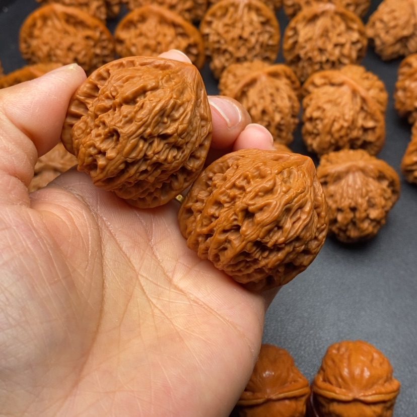 【闪购商品】文玩核桃把件38绣球