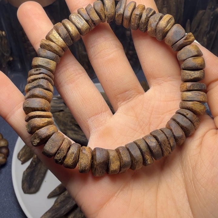 线香海南陆河树心片珠12克