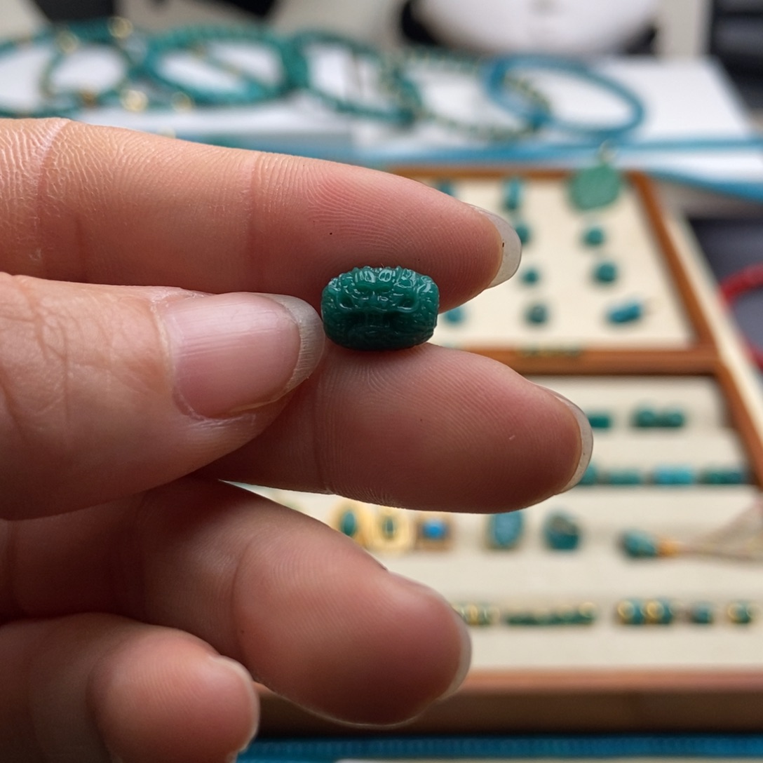 绿松石配饰未镶嵌