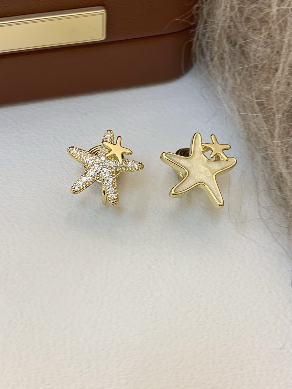 铜合金耳饰 H648不对称星星弹簧耳夹金色双层五角星锆石珐琅耳夹